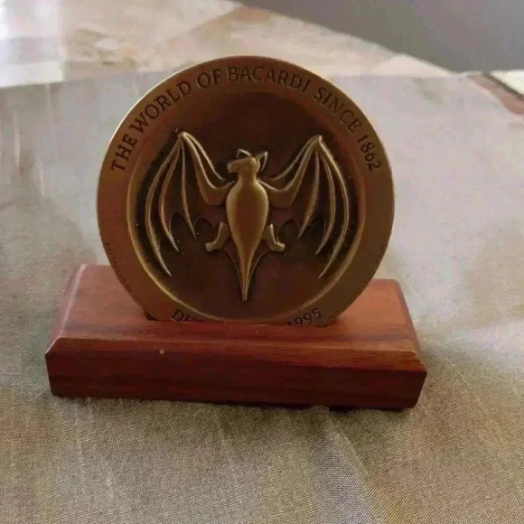 DECORATIVE BAR VINTAGE EMBLEM THE WORLD OF BACARDI SINCE 1862 - Picture 4 of 4